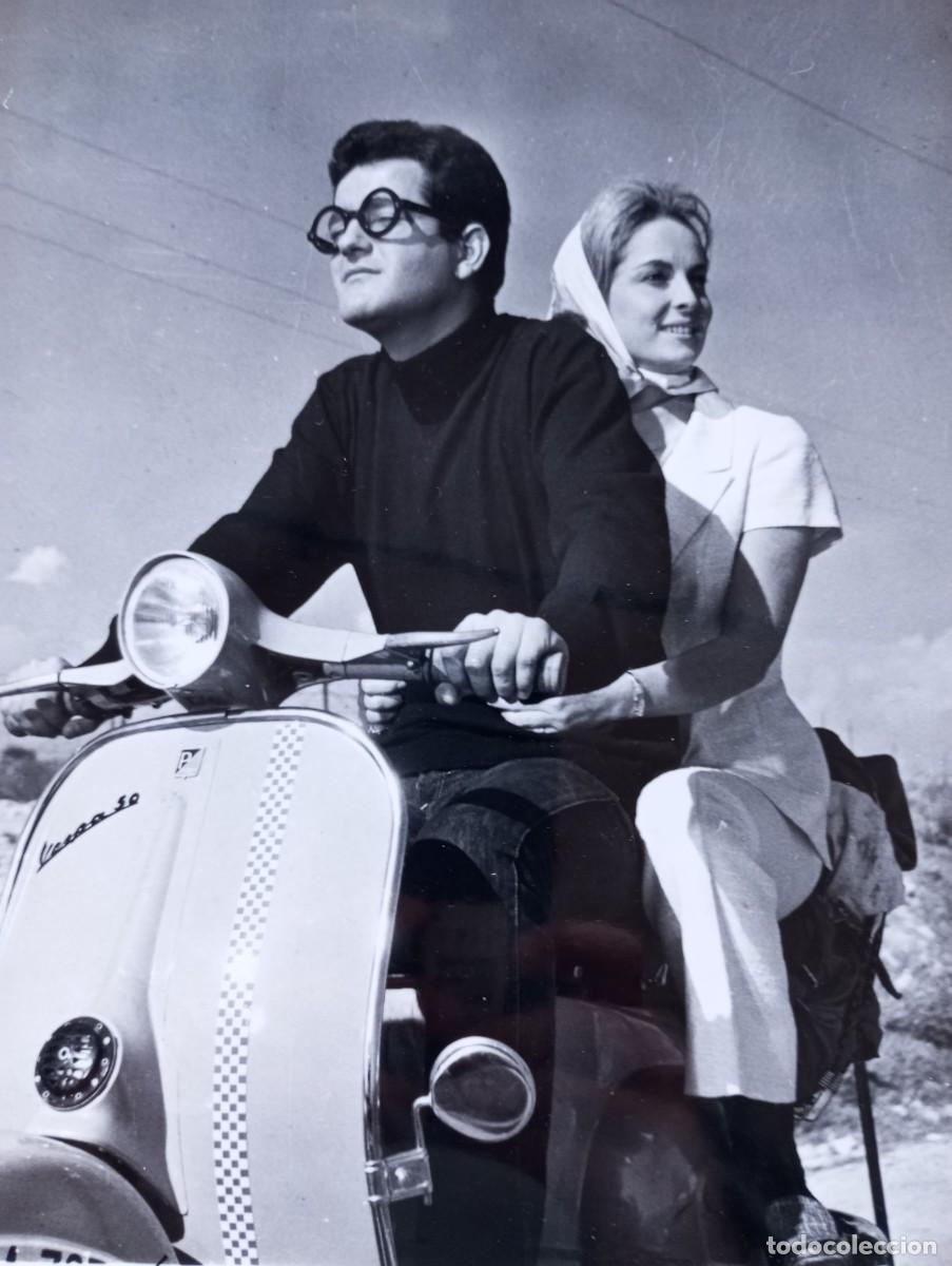 Cin&eacute;ma: UNA CHICA PARA DOS. MANOLO DE LA CALVA (D&Uacute;O DIN&Aacute;MICO), IRAN EORY. VESPA