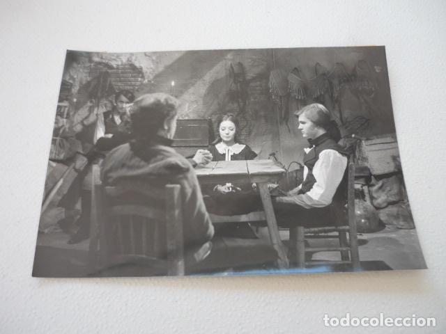 Cinema: DOS DE MAYO TELEVISION ESPA&Ntilde;OLA ANTIGUA FOTOGRAFIA ORIGINAL 18 X 13 CM