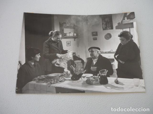 Cin&eacute;ma: MIMI MU&Ntilde;OZ MARIBEL AYUSO LUIS BARBERO ACTORES ANTIGUA FOTOGRAFIA ORIGINAL 13 X 18 CM