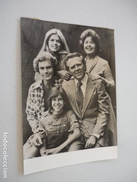 Cinema: FAMILIA SERIE TELEVISION ESPA&Ntilde;OLA ANTIGUA FOTOGRAFIA ORIGINAL 13 X 18 CM