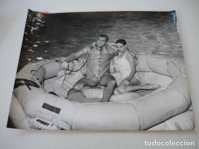 Cin&eacute;ma: OPERACION TRUENO ESCENA DE LA PELICULA SEAN CONNERY ACTOR ANTIGUA FOTOGRAFIA ORIGINAL 24 X 18 CM