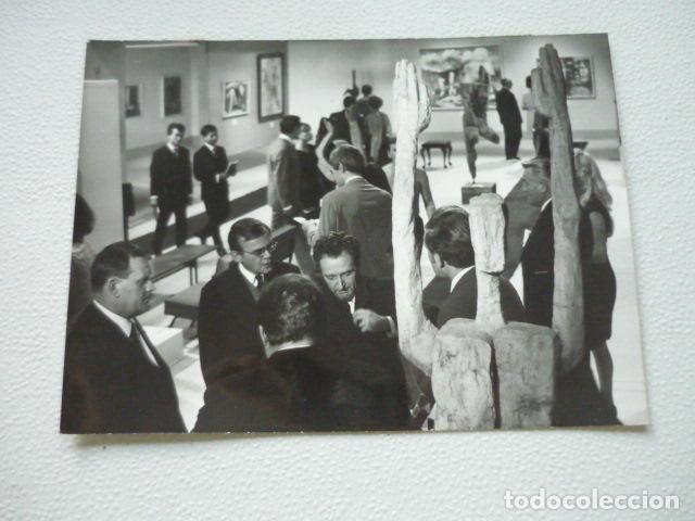 Cine: EL HOMBRE QUE SUBI&Oacute; DE PRECIO ESCENA DE LA PELICULA ANTIGUA FOTOGRAFIA ORIGINAL 17,5 X 13 CM