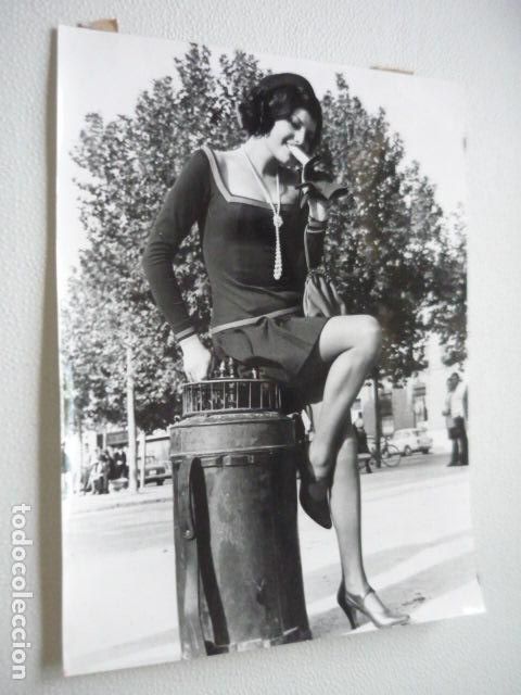 Cine: MARI FRANCIS ACTRIZ EN RODAJE ALCALA DE HENARES ANTIGUA FOTOGRAFIA ORIGINAL 18 X 24 CM