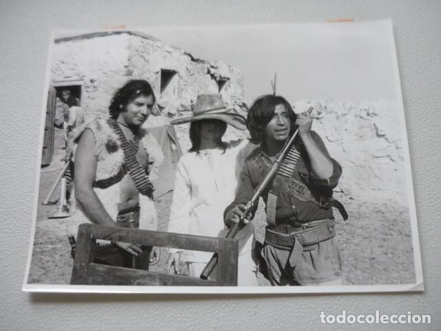 Cine: QUE TENGO QUE HACER YO CON LA REVOLUCION ESCENA PELICULA ANTIGUA FOTOGRAFIA ORIGINAL 18 X 24 CM