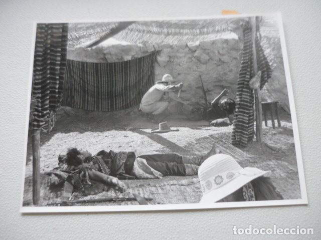 Cine: QUE TENGO QUE HACER YO CON LA REVOLUCION ESCENA PELICULA ANTIGUA FOTOGRAFIA ORIGINAL 18 X 24 CM