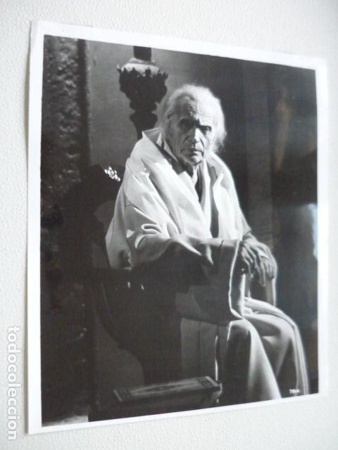 Cin&eacute;ma: HORIZONTES PERDIDOS CHARLES BOYER ACTOR ESCENA PELICULA ANTIGUA FOTOGRAFIA ORIGINAL 20,5 X 24 CM