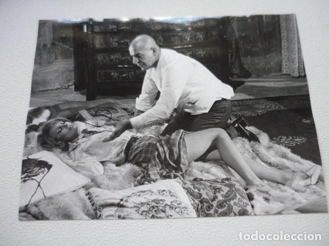 Kino: EL DIABLO Y LA MUERTE ELKE SOMMER ACTRIZ ESCENA PELICULA ANTIGUA FOTOGRAFIA ORIGINAL 18 X 24 CM