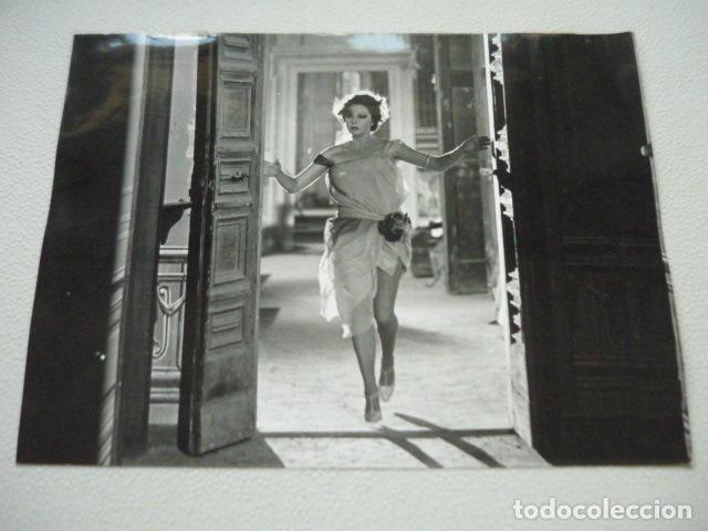 Kino: EL DIABLO Y LA MUERTE SYLVA KOSCINA ACTRIZ ESCENA PELICULA ANTIGUA FOTOGRAFIA ORIGINAL 18 X 24 CM