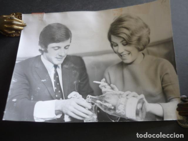 Cin&eacute;ma: MARIA JOSE GOYANES ACTRIZ CON EMILIO GUTIERREZ CABA ANTIGUA FOTOGRAFIA ORIGINAL 18 X 24 CM