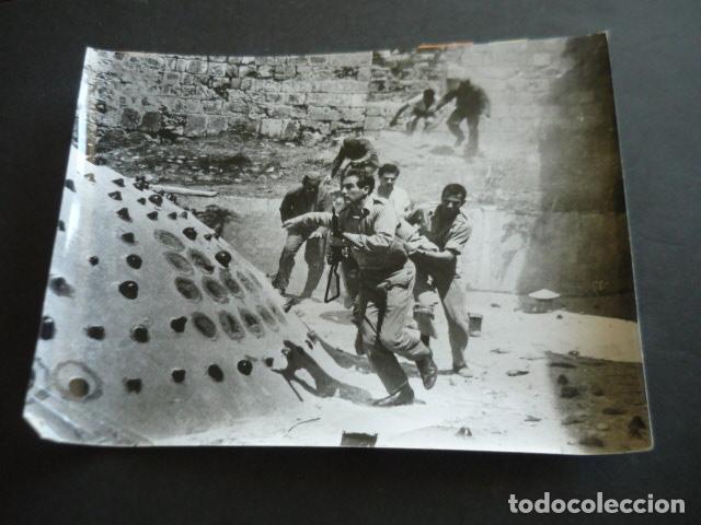 Cinema: EXODO PAUL NEWMAN ACTOR ESCENA DE PELICULA ANTIGUA FOTOGRAFIA ORIGINAL 18 X 24 CM