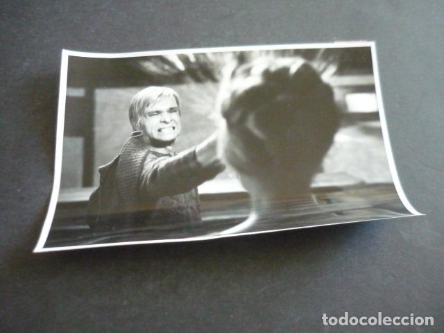 Cinema: EL ABRIGO ROJO ESCENA DE LA PELICULA ANTIGUA FOTOGRAFIA ORIGINAL 12 X 18 CM