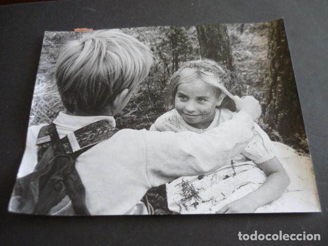 Cine: HUGO Y JOSEFINA ESCENA DE LA PELICULA ANTIGUA FOTOGRAFIA ORIGINAL 24 X 18 CM