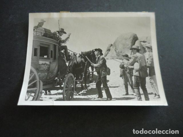 Cine: LOS FORASTEROS ESCENA DE LA PELICULA ANTIGUA FOTOGRAFIA ORIGINAL 12 X 16 CM