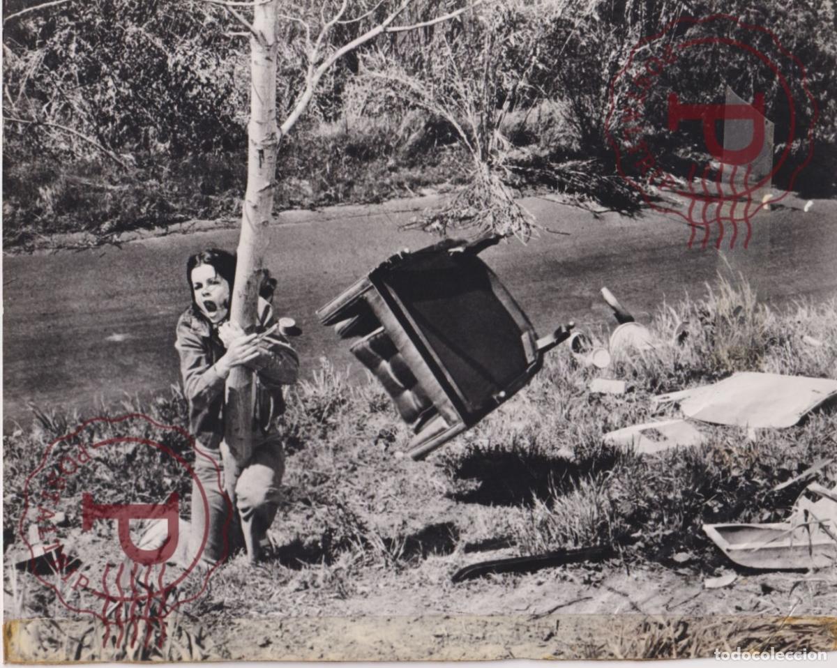 Cin&eacute;ma: EARTHQUAKE. CINE CINEMA. ACTOR ACTRESS. ACTRIZ. PHOTO FOTO +-25.5X20.5CM DAMAGE! ETAT! DA&Ntilde;ADA!!