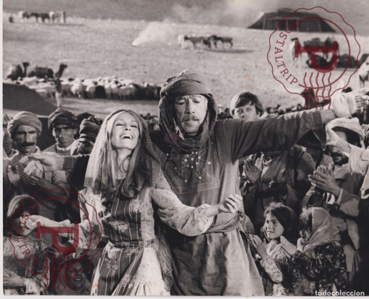 Cin&eacute;ma: CARAVANS. Jennifer ONeill y Anthony Quinn. CINE. CINEMA. ACTOR ACTRIZ ACTRESS. +-25.5X20.5CM