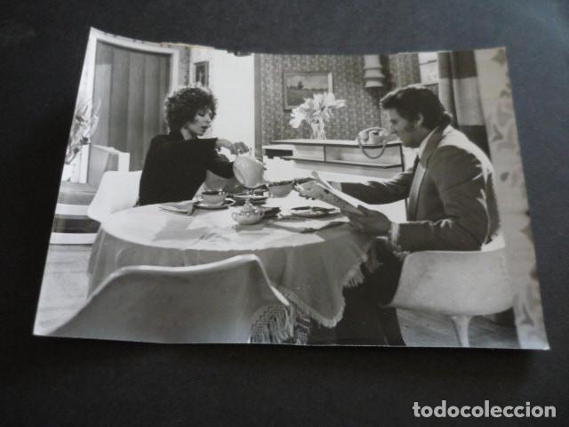 Cin&eacute;ma: CARLOS LARRA&Ntilde;AGA Y MARIA LUISA MERLO ACTORES ANTIGUA FOTOGRAFIA ORIGINAL 18 X 13 CM