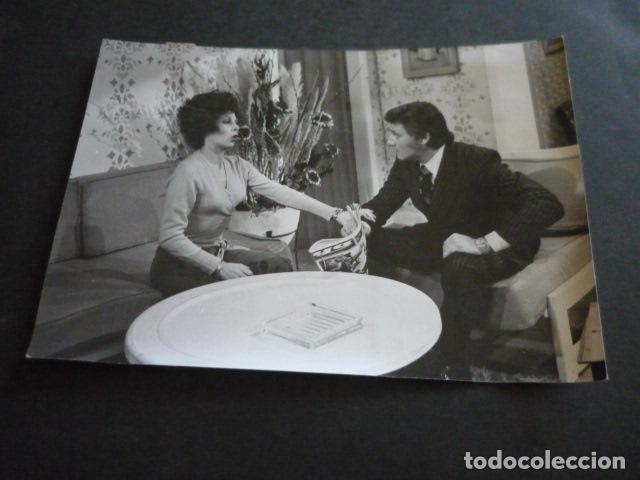 Cin&eacute;ma: CARLOS LARRA&Ntilde;AGA Y MARIA LUISA MERLO ACTORES ANTIGUA FOTOGRAFIA ORIGINAL 18 X 13 CM
