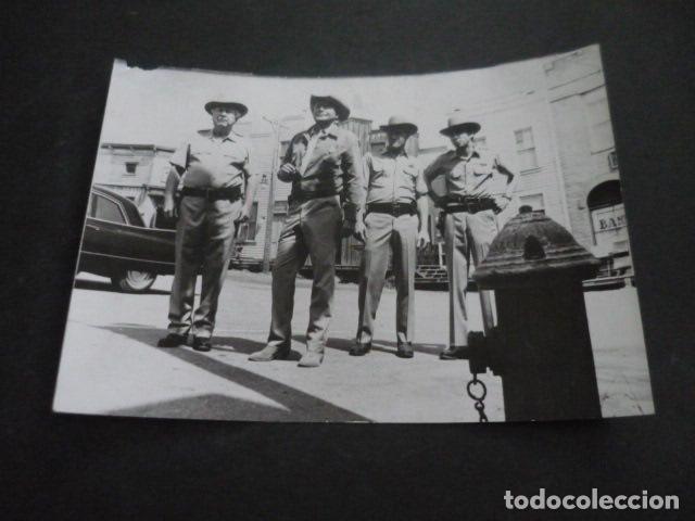 Cine: EL ASESINO ESCENA DE LA PELICULA ANTIGUA FOTOGRAFIA ORIGINAL 13 X 18 CM