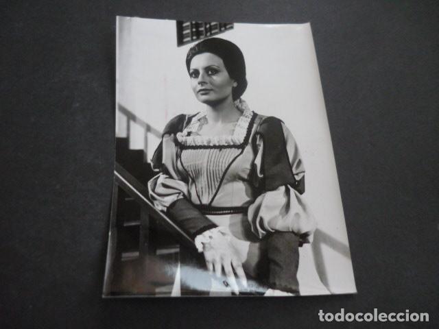 Cin&eacute;ma: LA ILUSTRE FREGONA SERIE TELEVISION ESPA&Ntilde;OLA ALMUDENA COTOS ANTIGUA FOTOGRAFIA ORIGINAL 18 X 13 CM
