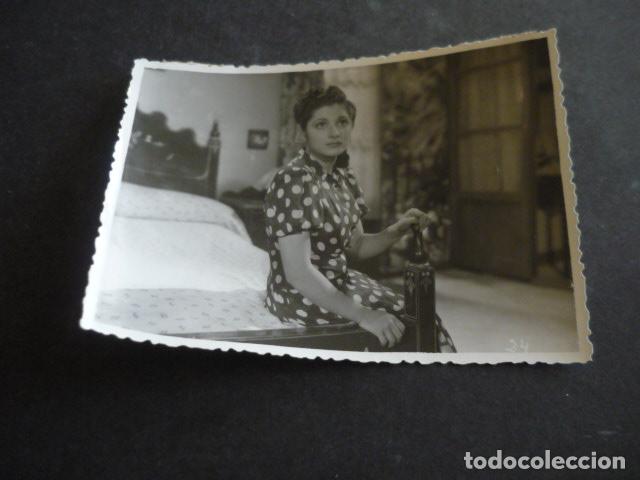 Kino: JUANITA REINA ACTRIZ ESCENA PELICULA CANELA EN RAMA ANTIGUA FOTOGRAFIA ORIGINAL 12 X 9 CM