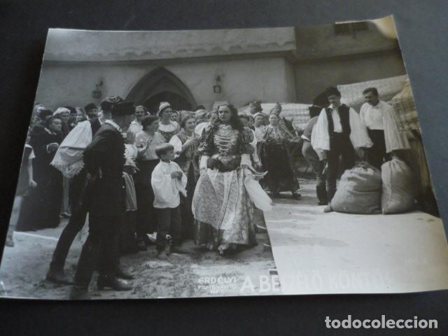Kino: LA CAPA MAGICA ESCENA DE LA PELICULA ANTIGUA FOTOGRAFIA ORIGINAL 21 X 27 CM