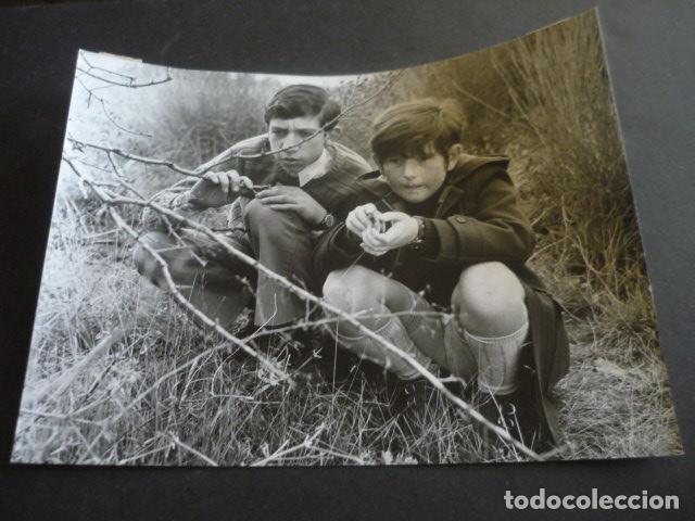 Cine: EL NI&Ntilde;O ES NUESTRO ESCENA DE LA PELICULA ANTIGUA FOTOGRAFIA ORIGINAL 18 X 24 CM