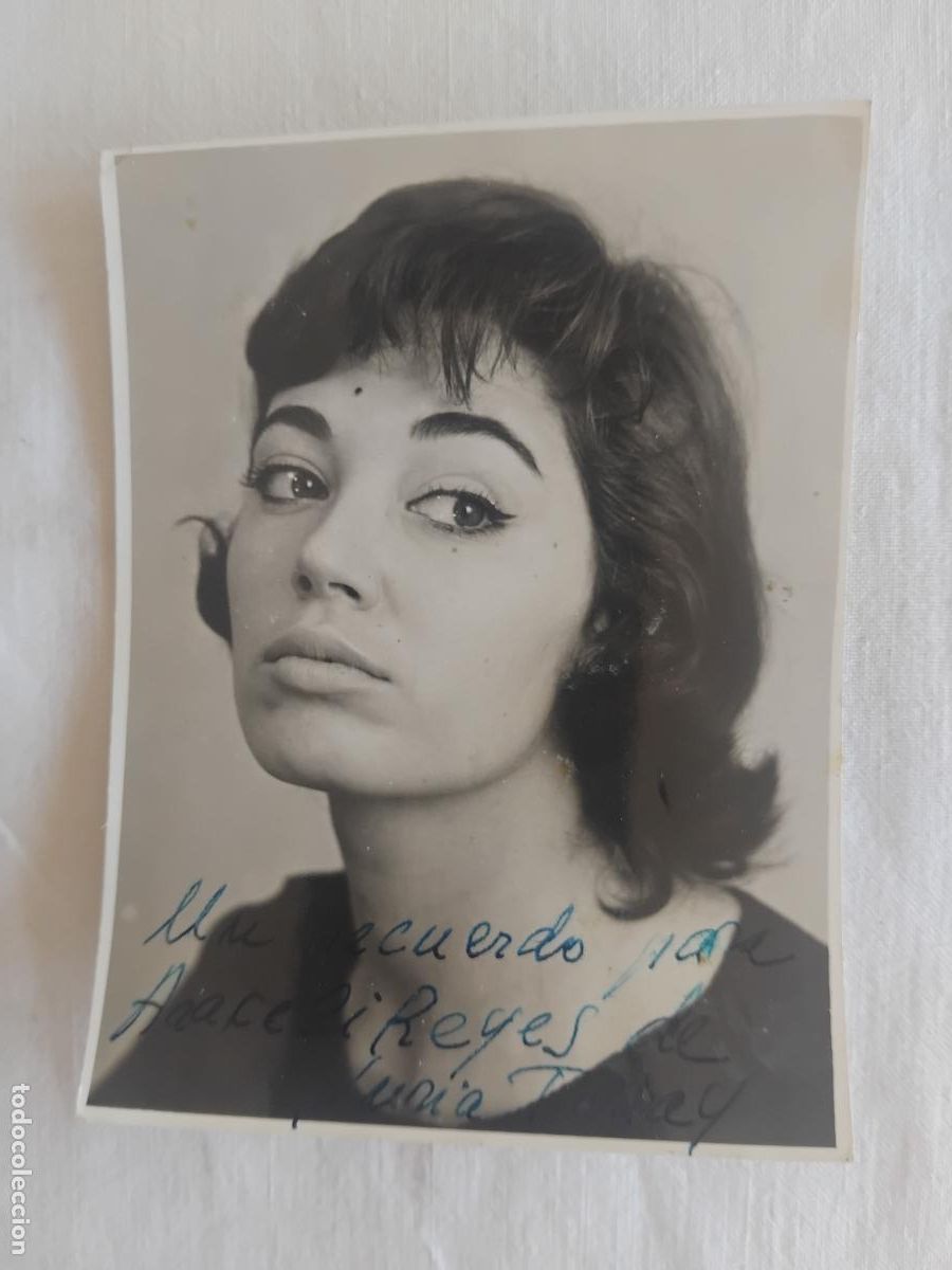 Cine: FOTOGRAFIA DE NURIA TORRAY FIRMADA Y DEDICADA. 9 X 12 CM.