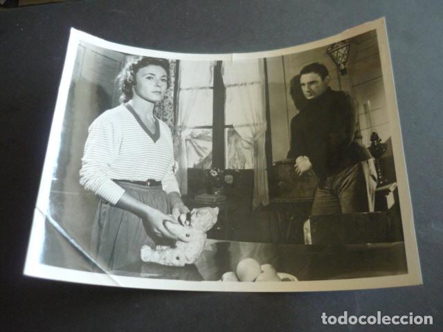Cinema: LOS TRAPEROS DE EMAUS ESCENA DE PELICULA ANTIGUA FOTOGRAFIA ORIGINAL 18 X 24 CM