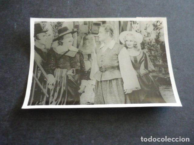 Cinema: PIERNAS DE PLATA ESCENA DE PELICULA ANTIGUA FOTOGRAFIA ORIGINAL 11 X 8 CM