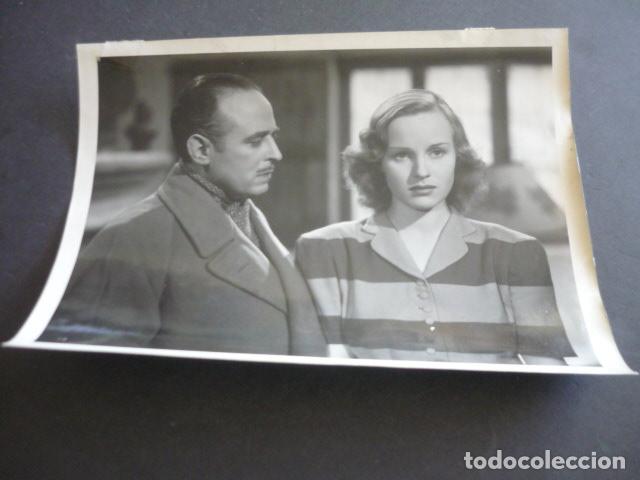 Cine: CUANDO LLEGUE LA NOCHE ESCENA DE PELICULA ANTIGUA FOTOGRAFIA ORIGINAL 18 X 24 CM