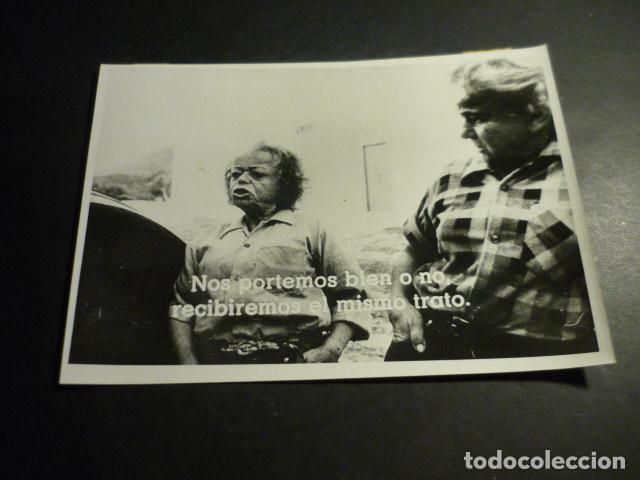 Cinema: TAMBIEN LOS ENANOS EMPEZARON PEQUE&Ntilde;OS ESCENA DE LA PELICULA ANTIGUA FOTOGRAFIA ORIGINAL 18 X 13 CM
