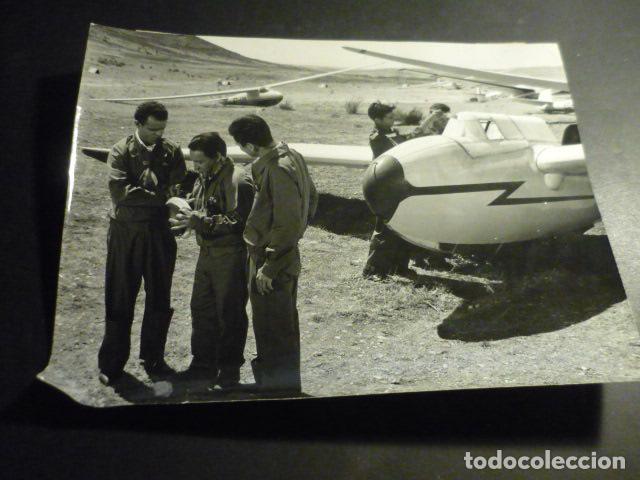 Kino: MONFLORITE HUESCA CAMPO AVIACION RODAJE PELICULA TORREBRUNO ANTIGUA FOTOGRAFIA ORIGINAL 18 X 24 CM