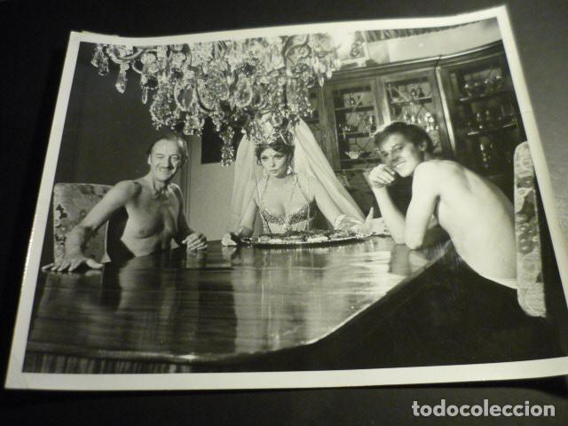 Cinema: REY REINA Y BUFON ESCENA DE LA PELICULA ANTIGUA FOTOGRAFIA ORIGINAL 20 X 25 CM