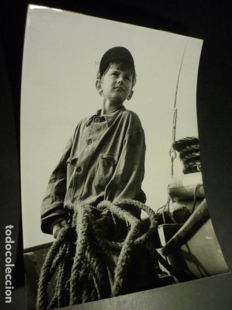 Cinema: LOS CABALLEROS DE LA ANTORCHA ESCENA DE LA PELICULA ANTIGUA FOTOGRAFIA 18 X 24 CM