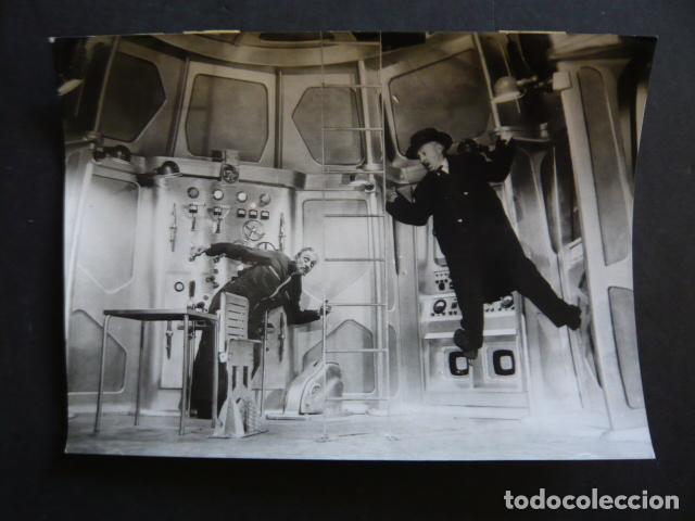 Cinema: SE HA PERDIDO UN SPUTNIK ESCENA DE LA PELICULA ANTIGUA FOTOGRAFIA ORIGINAL 18 X 12 CM