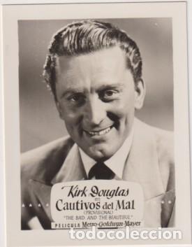 Cine: KIrk Douglas en Cautivos del mal de MGM. A&ntilde;os 50. Al dorso, publicidad de Rollfilm Infonal Tarjeta P