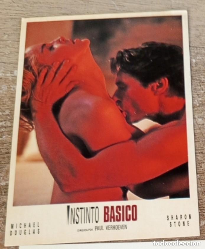 Cine: postal de cine numero 1-pelicula instinto basico-michael douglas y sharon stone-coleccionismo cinema