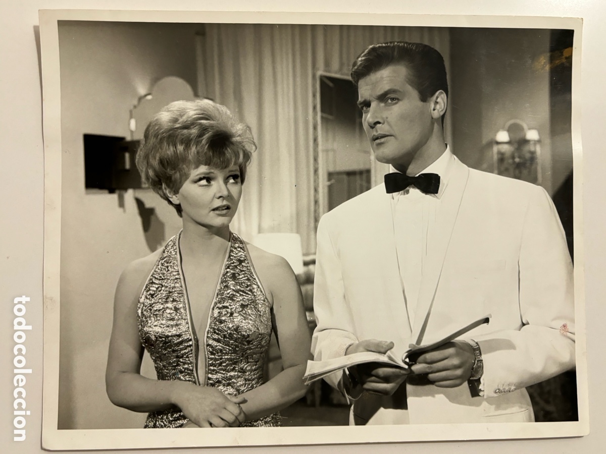 Cine: Foto original de Roger Moore el Santo y Erica Rogers 1962