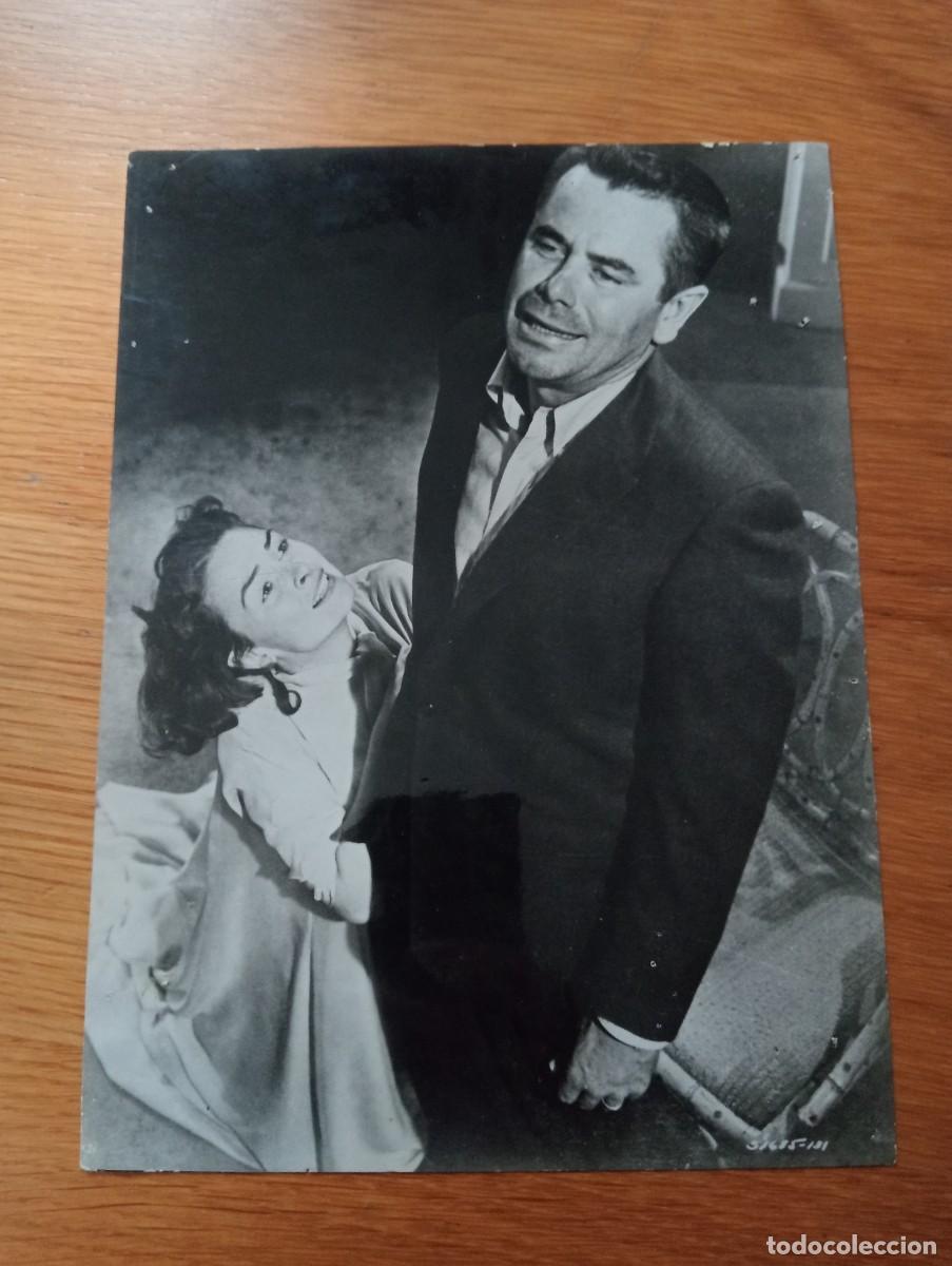 Cin&eacute;ma: FOTOGRAMA ORIGINAL DE LA PEL&Iacute;CULA RESCATE. GLENN FORD Y DONNA REED. 1956.