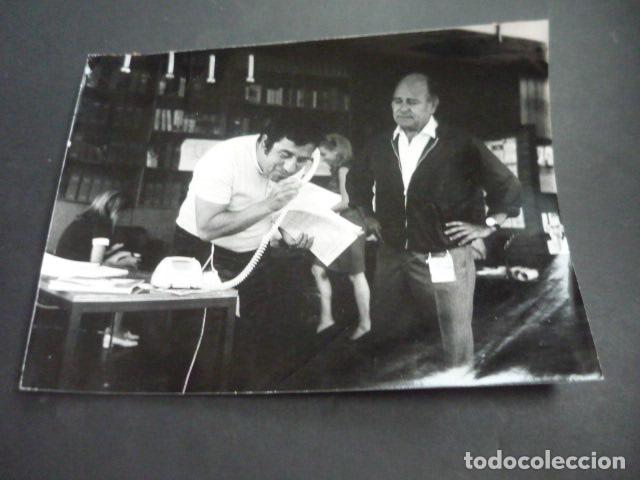 Cinema: CASSEN ACTORN EN LAS PIERNAS DE LA SERPIENTE ESCENA DE PELICULA ANTIGUA FOTOGRAFIA 16 X 22 CM