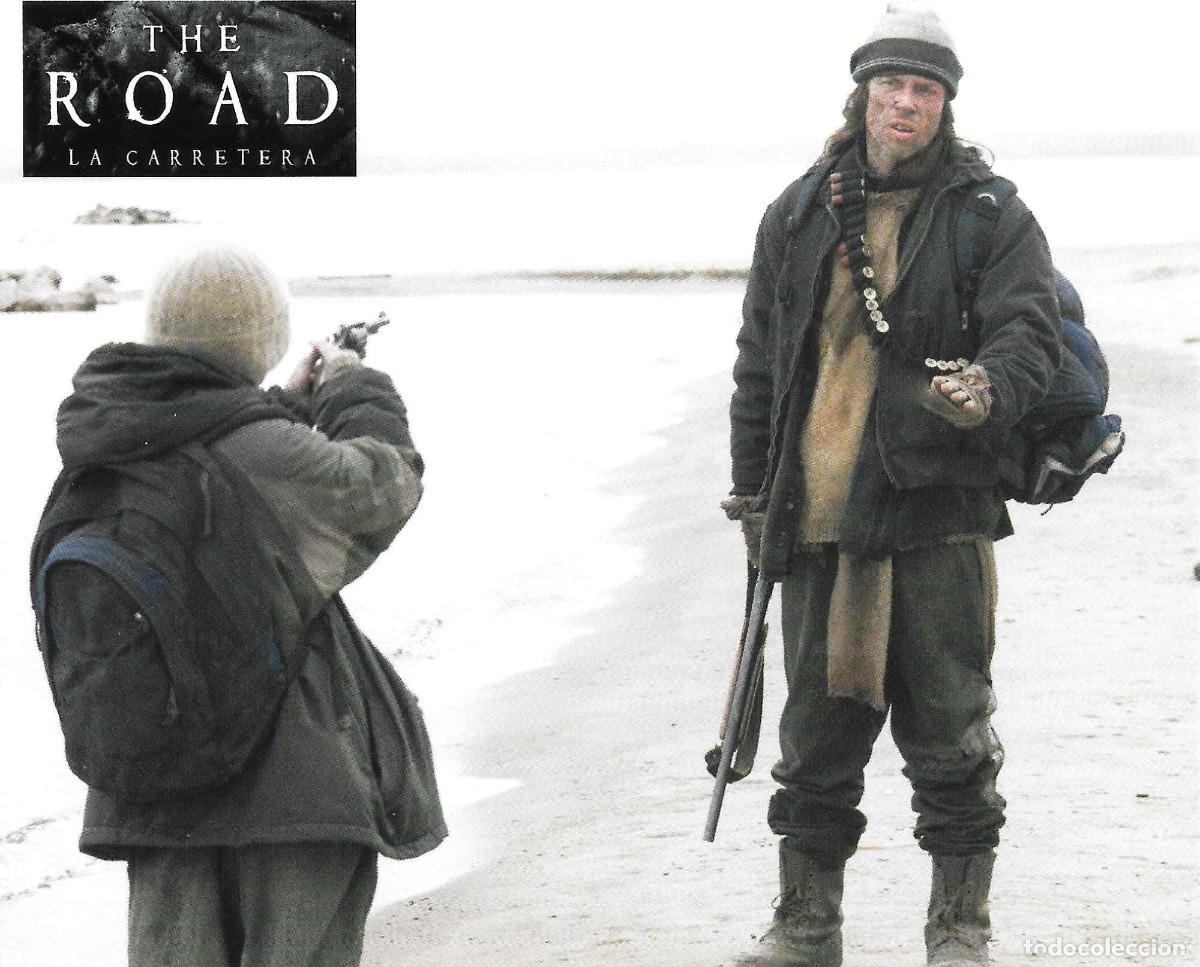 Cine: KOBI SMIT-MCPHEE Y GUY PEARCE - THE ROAD (LA CARRETERA) - JOHN HILLCOAT