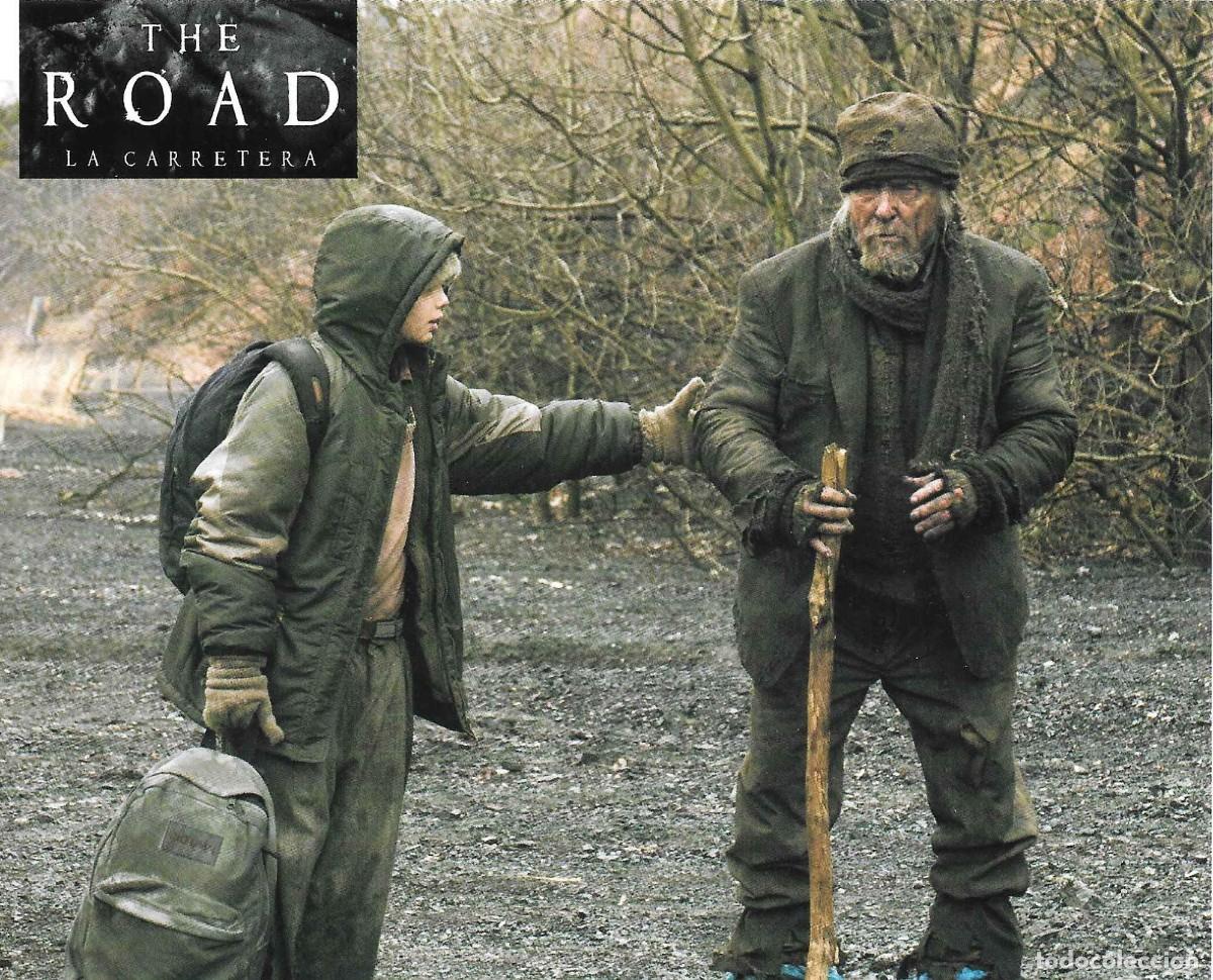 Cine: KOBI SMIT-MCPHEE Y ROBERT DUVALL - THE ROAD (LA CARRETERA) - JOHN HILLCOAT