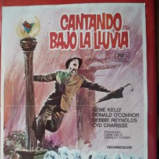 Cine: CANTANDO BAJO A LLUVIA. GUIA ESPAÑOLA 1974. COMO CARTEL. REVERSO CON ARGUMENTO, REPARTO, FRASES. Lote 172251759