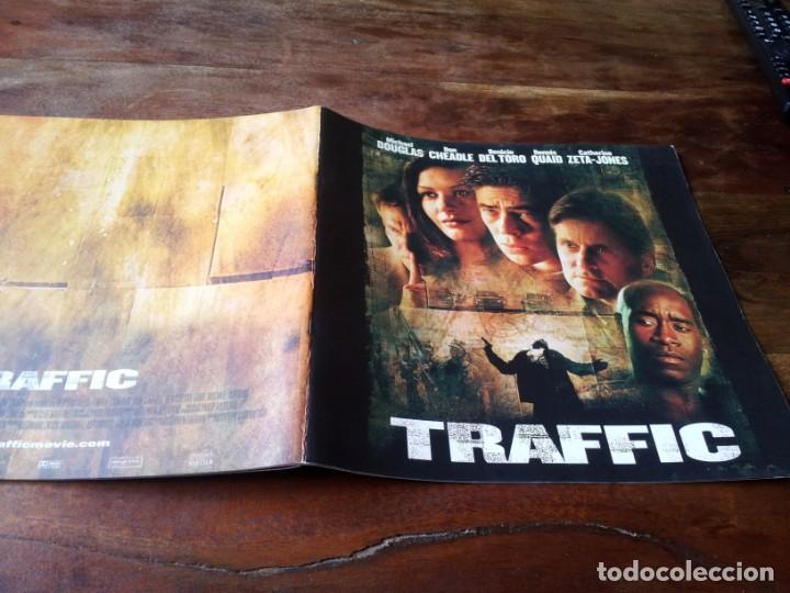 Cin&eacute;ma: Traffic - Michael Douglas, Benicio del Toro, Don Cheadle, s. Soderbergh - guia original manga 2000
