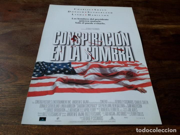 Cinema: Conspiraci&oacute;n en la sombra - Charlie Sheen, Donald Sutherland, Ben Gazzara - guia original aurum 1997