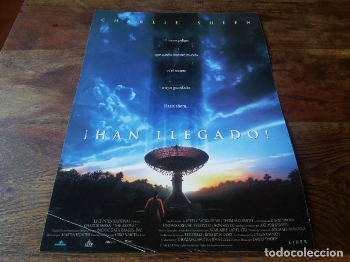 Cine: Han llegado! - Charlie Sheen, Lindsay Crouse, Teri Polo, Ron Silver - guia original aurum 1996