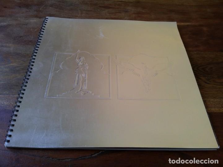 Cinema: lista de material de columbia a&ntilde;o 1996 de 32 x 32 cm - 1 hoja en relieve color plata buen estado