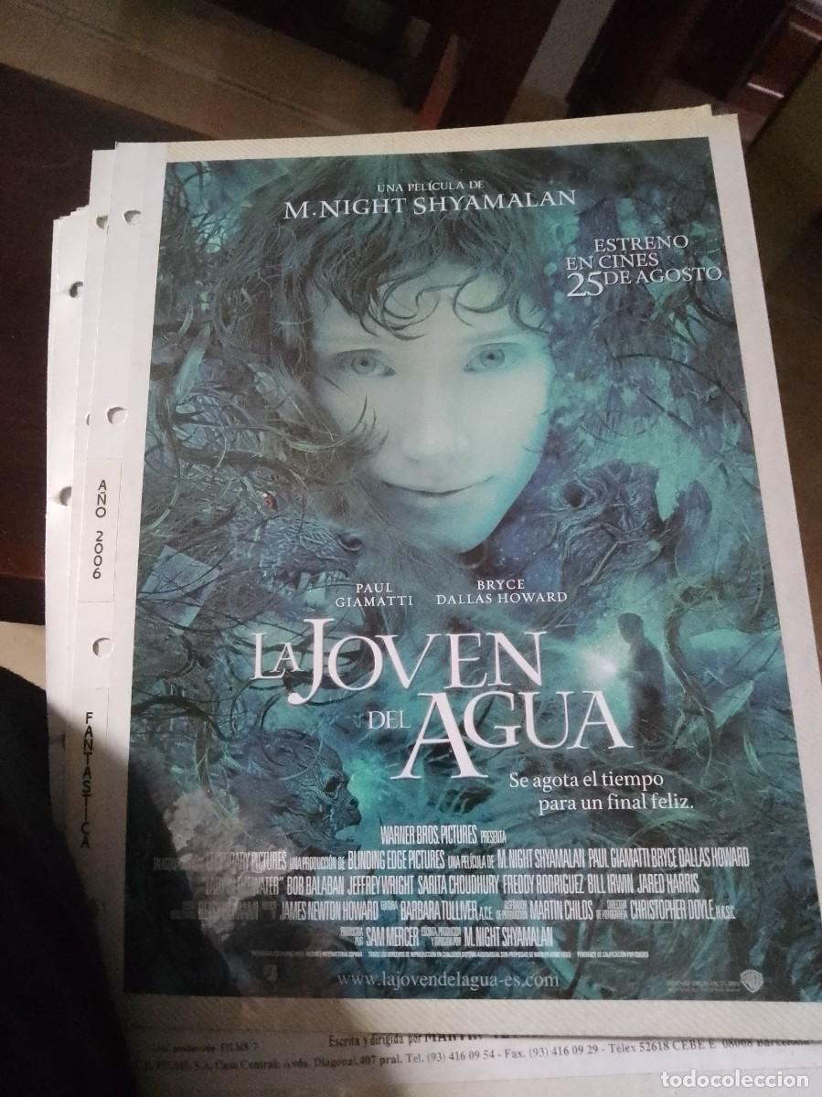 Cin&eacute;ma: La joven del agua,Mini cartel de revista a&ntilde;os 80 90 est&aacute; pegado en carton