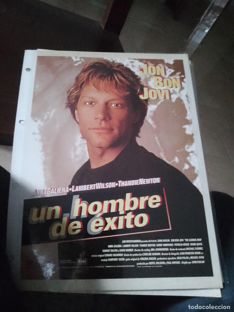 Cin&eacute;ma: Un hombre de &eacute;xito,Mini cartel de revista a&ntilde;os 80 90 est&aacute; pegado en carton