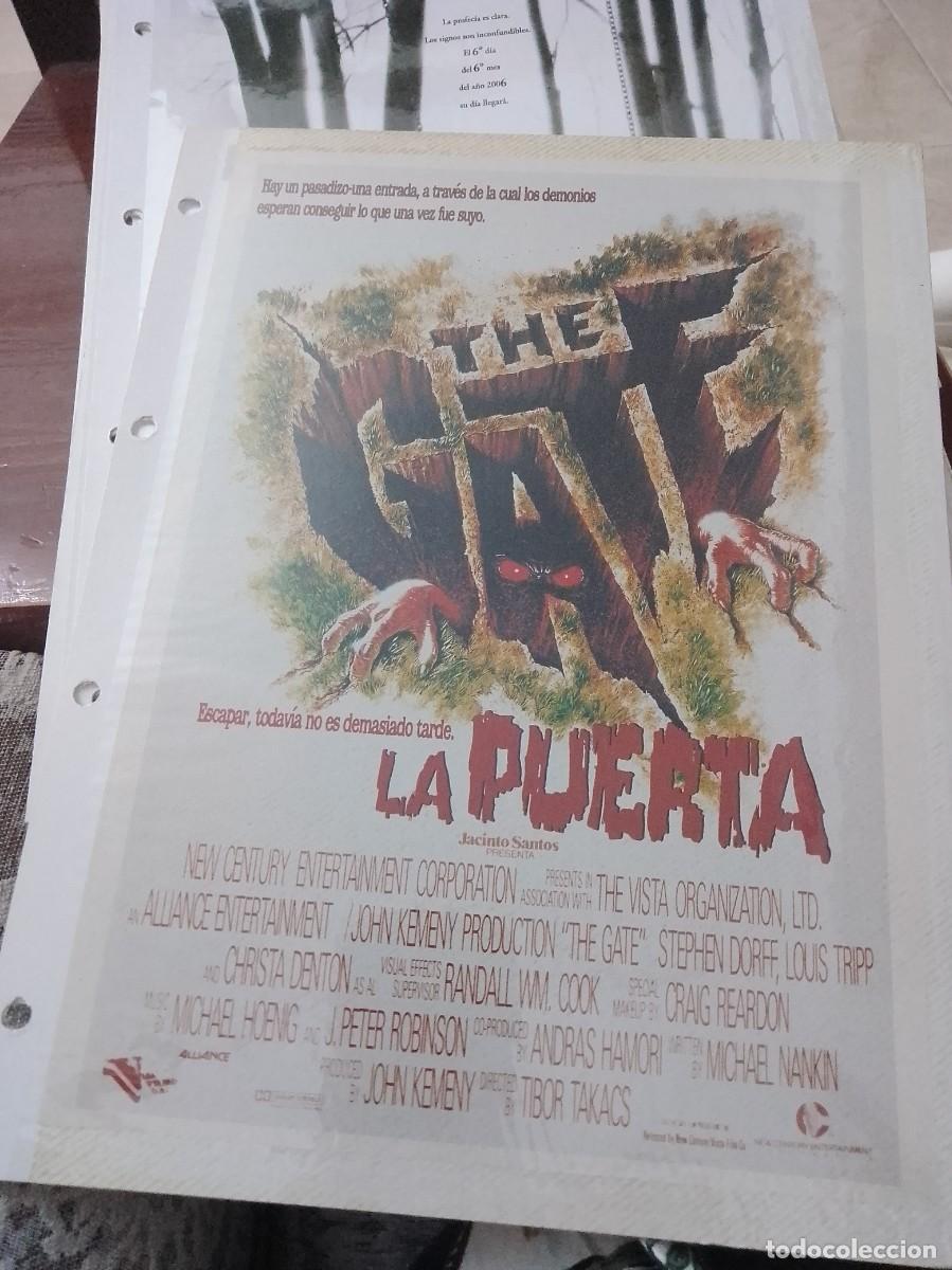 Kino: La puerta,Mini cartel de revista a&ntilde;os 80 90 est&aacute; pegado en carton